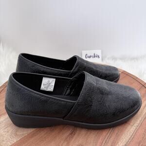 US Sports Comfort Shoes Womens Size 9 Black Embossed Slip On Loafers